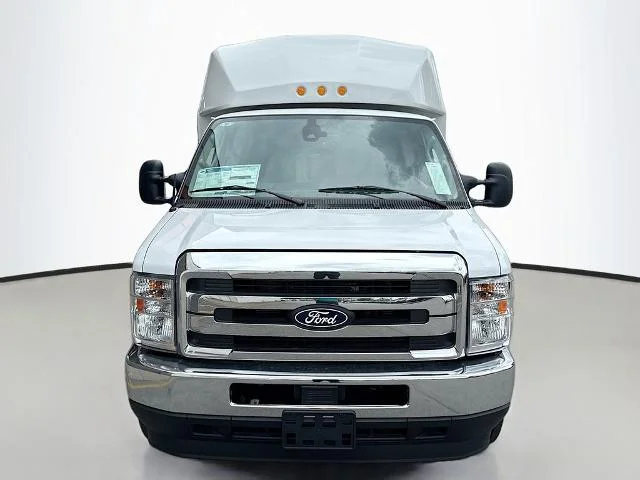 New 2026 Oxford White Ford E-350 SRW image 30