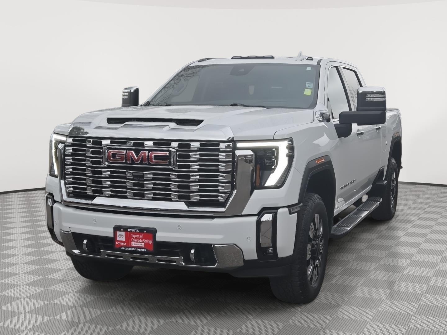 Used 2025 Summit White GMC Denali image 5