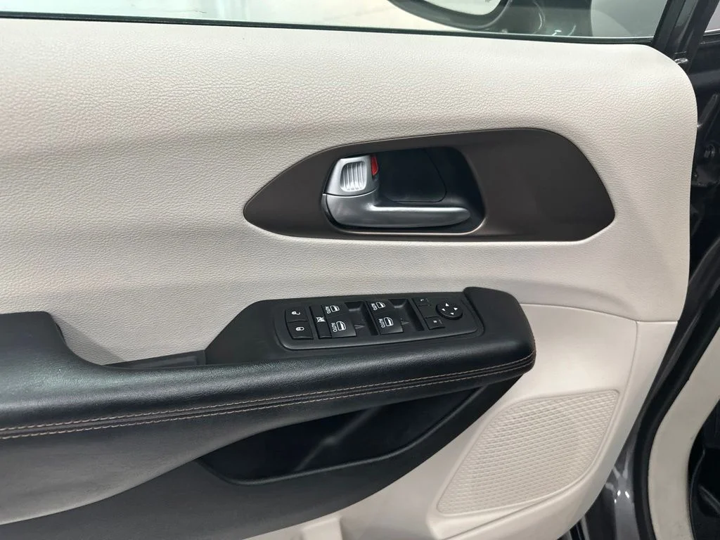 Used 2018 Gray Chrysler Touring L Plus image 15