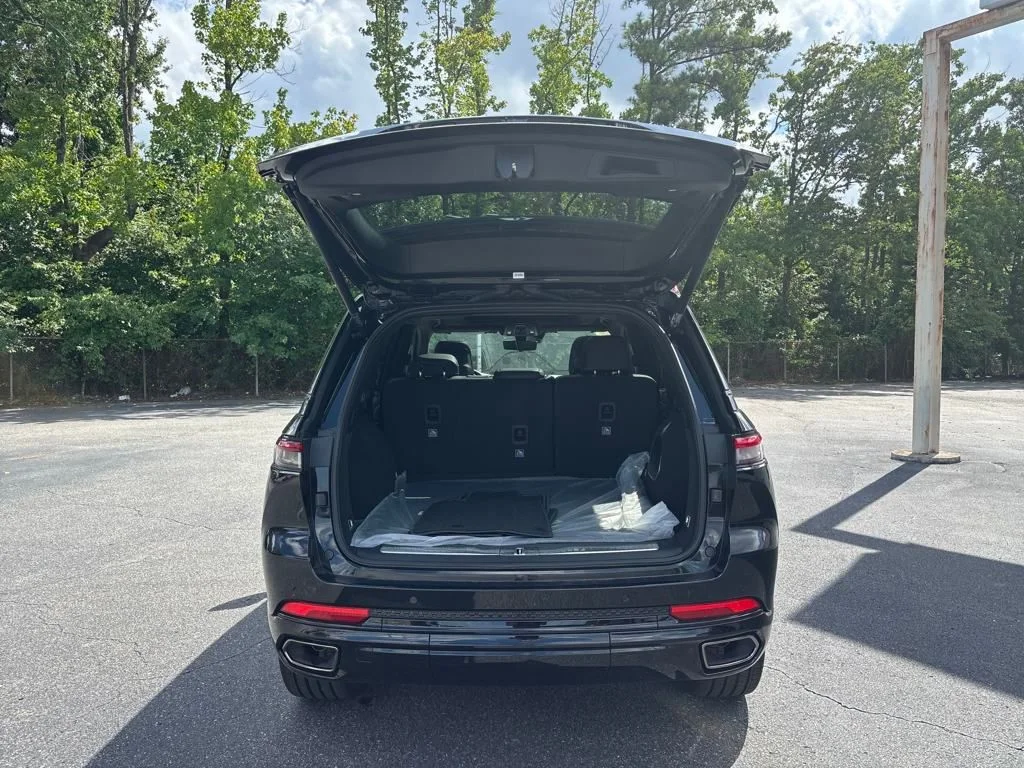Used 2025 Black Jeep Summit image 7