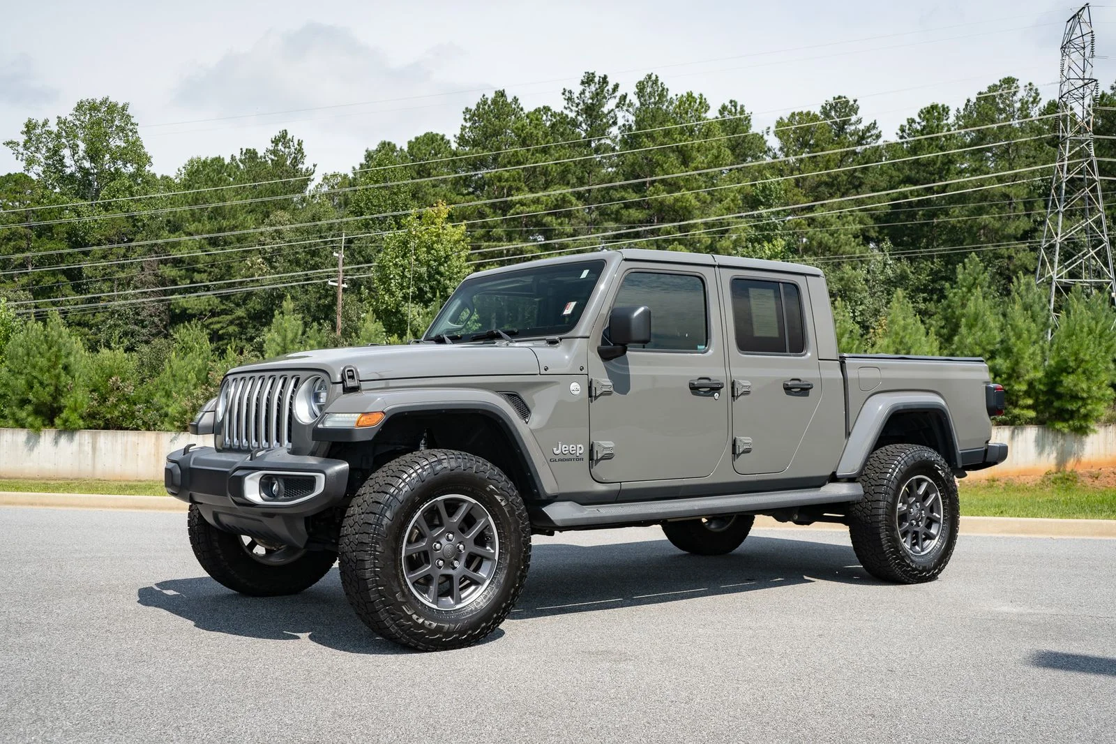 Used 2020 Gray Jeep Overland image 3