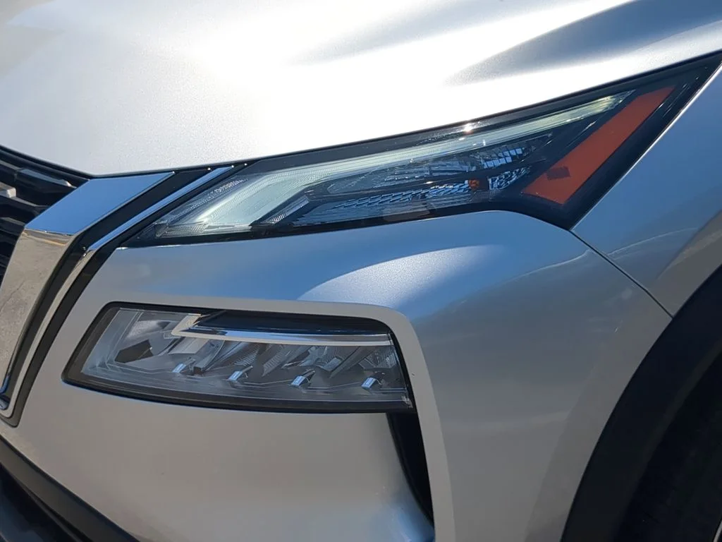 Used 2023 Silver Nissan SV image 7