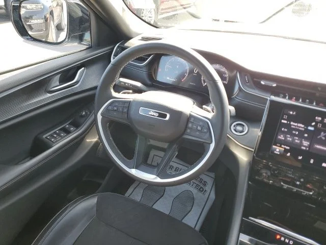 Used 2023 White Jeep Altitude image 18