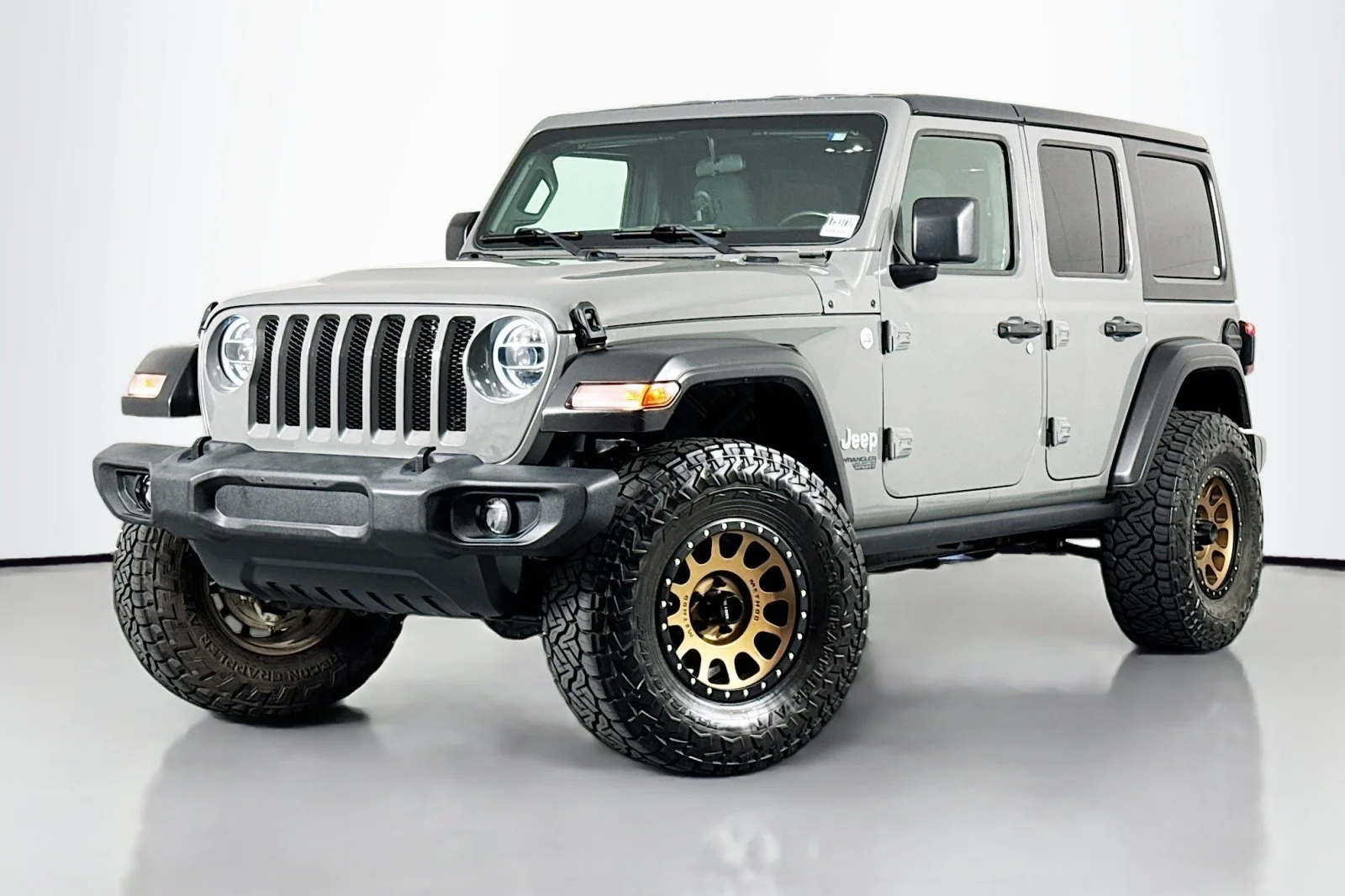 Used 2020 Sting-Gray Clearcoat Jeep Sport 4X4 image 1