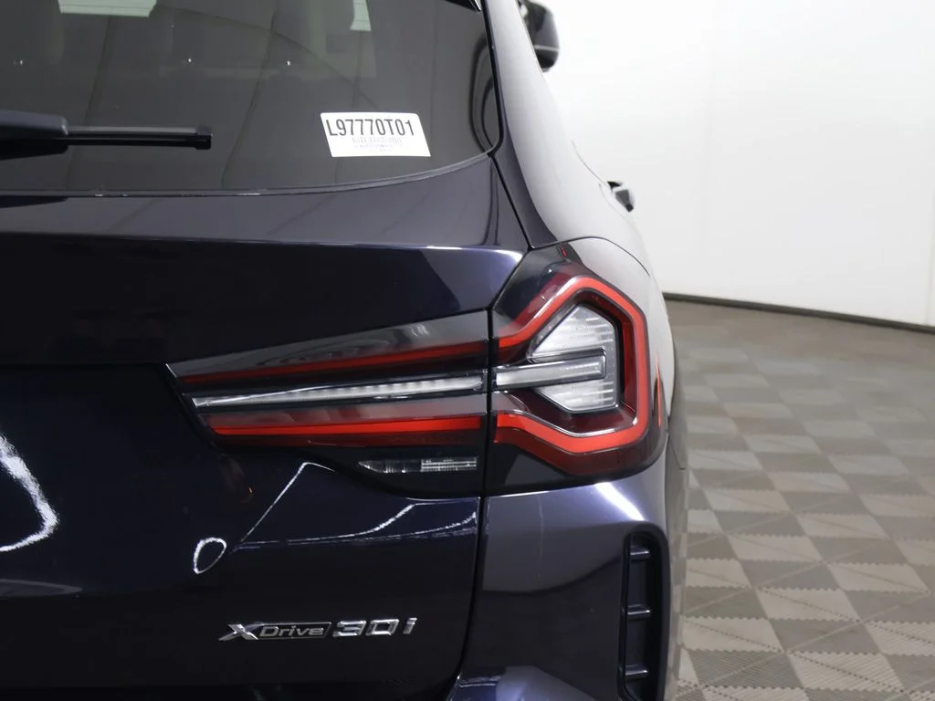 Used 2022 Carbon Black Metallic BMW xDrive30i image 18