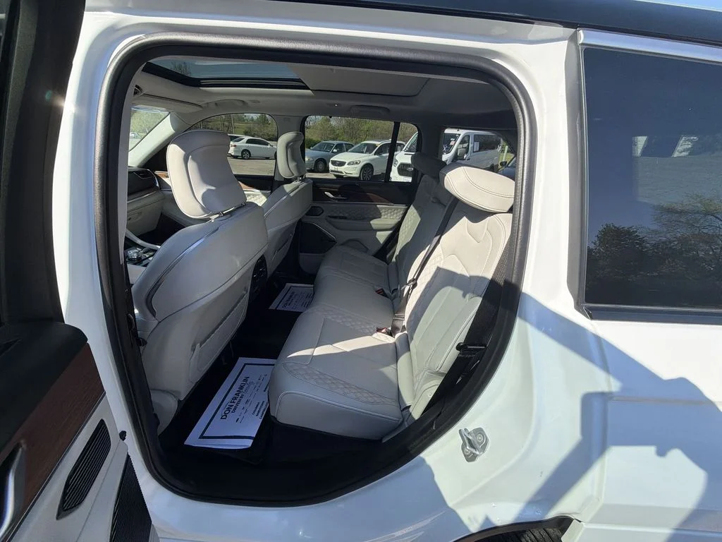 Used 2022 White Jeep Summit 4xe image 23