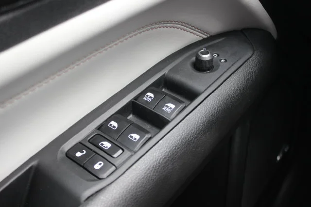 Used 2023 Silver Jeep Limited image 22