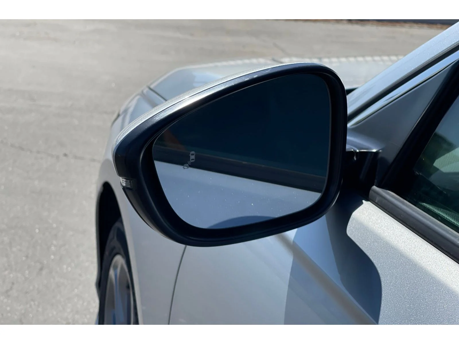Used 2025 Solar Silver Metallic Honda EX-L image 51