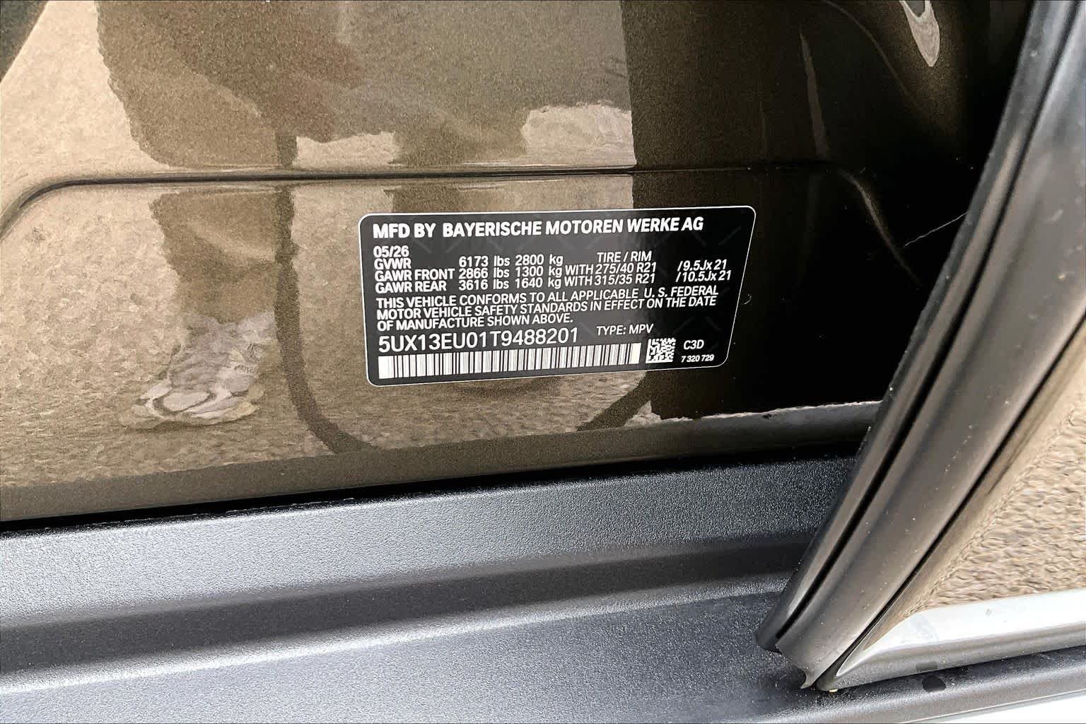 New 2026 Manhattan Green Metallic BMW sDrive40i image 21