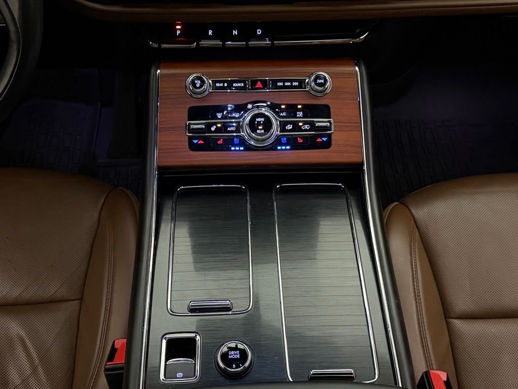 Used 2021 Ceramic Pearl Lincoln Reserve image 35