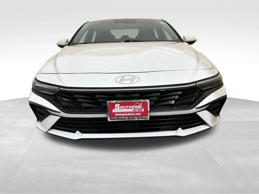 Used 2024 White Hyundai SEL image 9