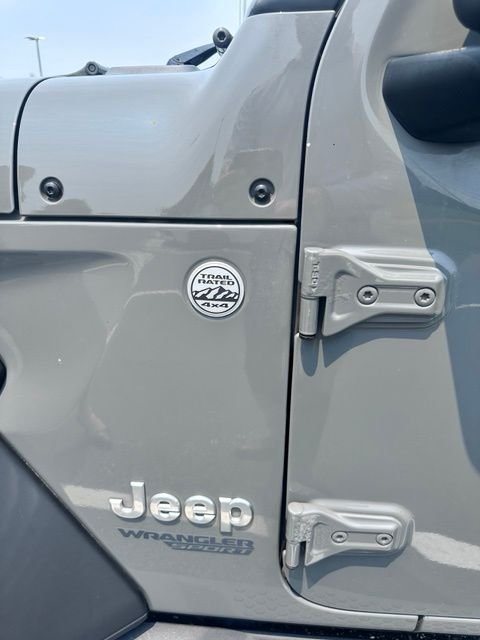 Used 2019 Gray Jeep Sport S image 5