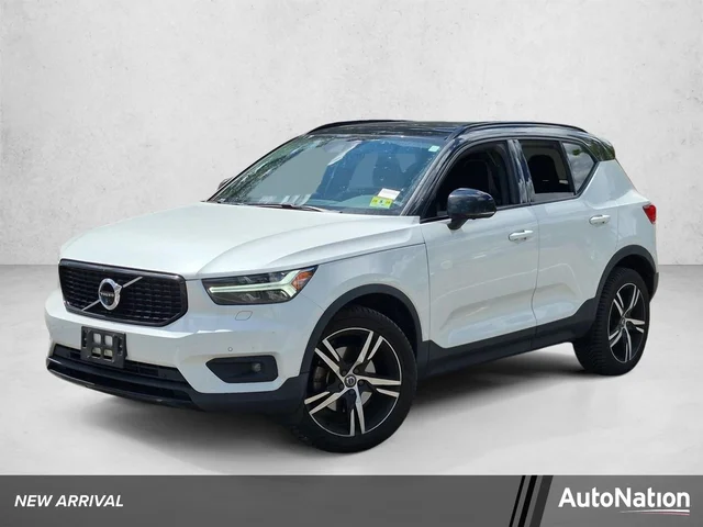 2022 Volvo XC40 R-Design