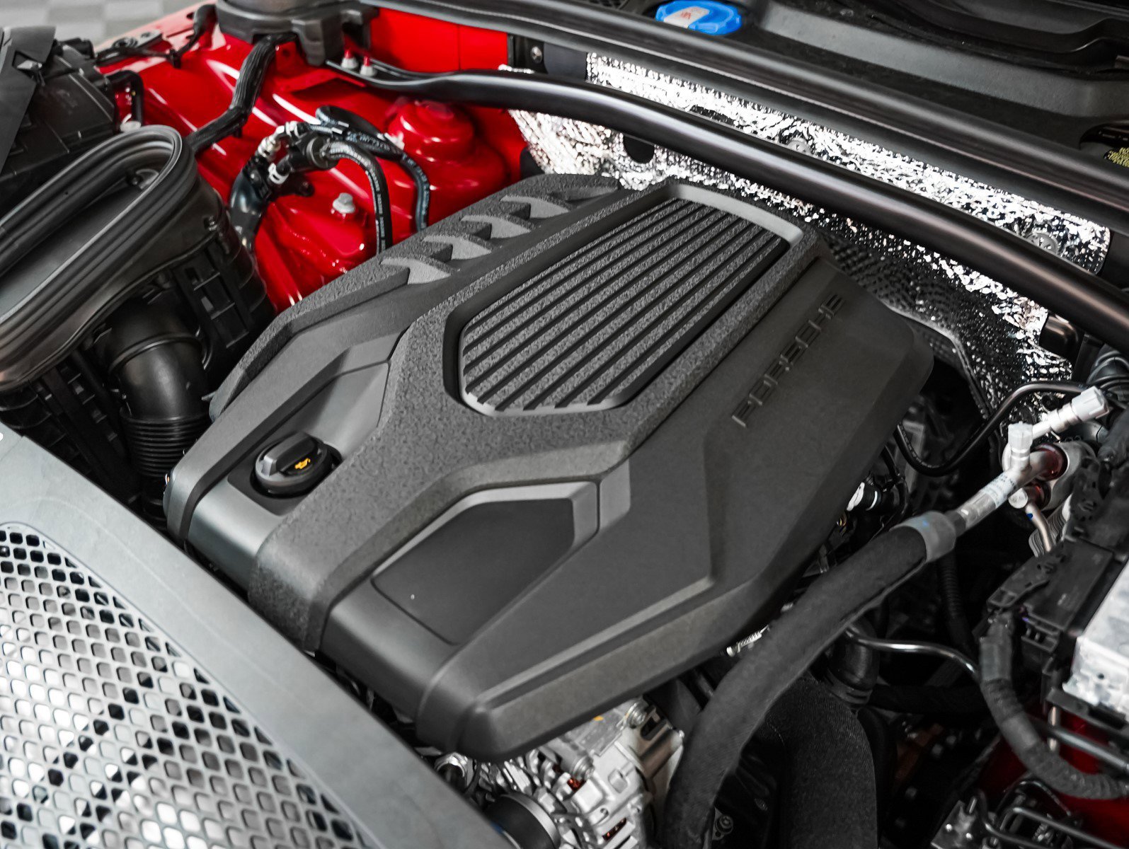 2025 Porsche Macan - Photo 12