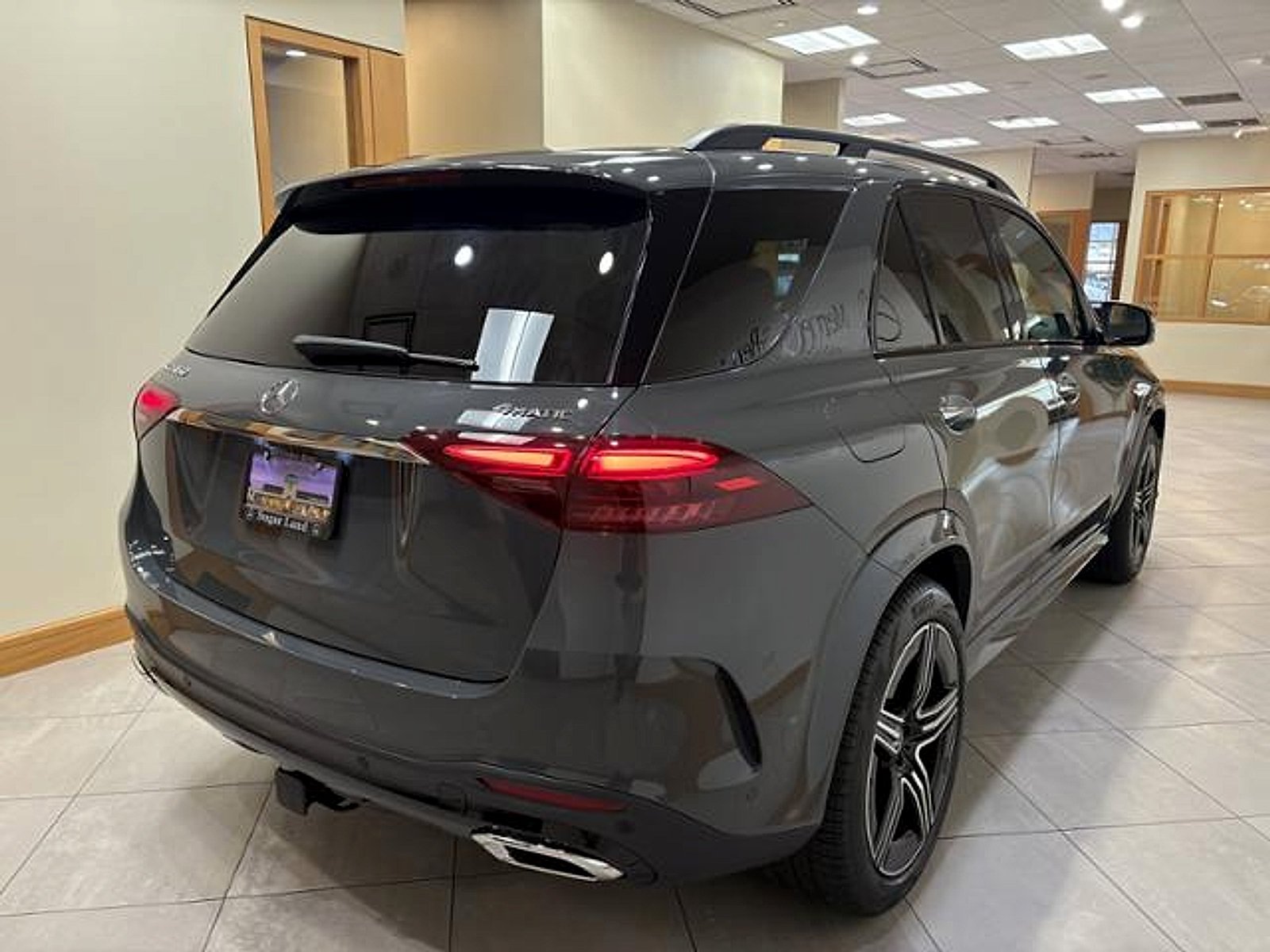 New 2026 MANUFAKTUR Silicon Grey Mercedes-Benz 4MATIC® image 30