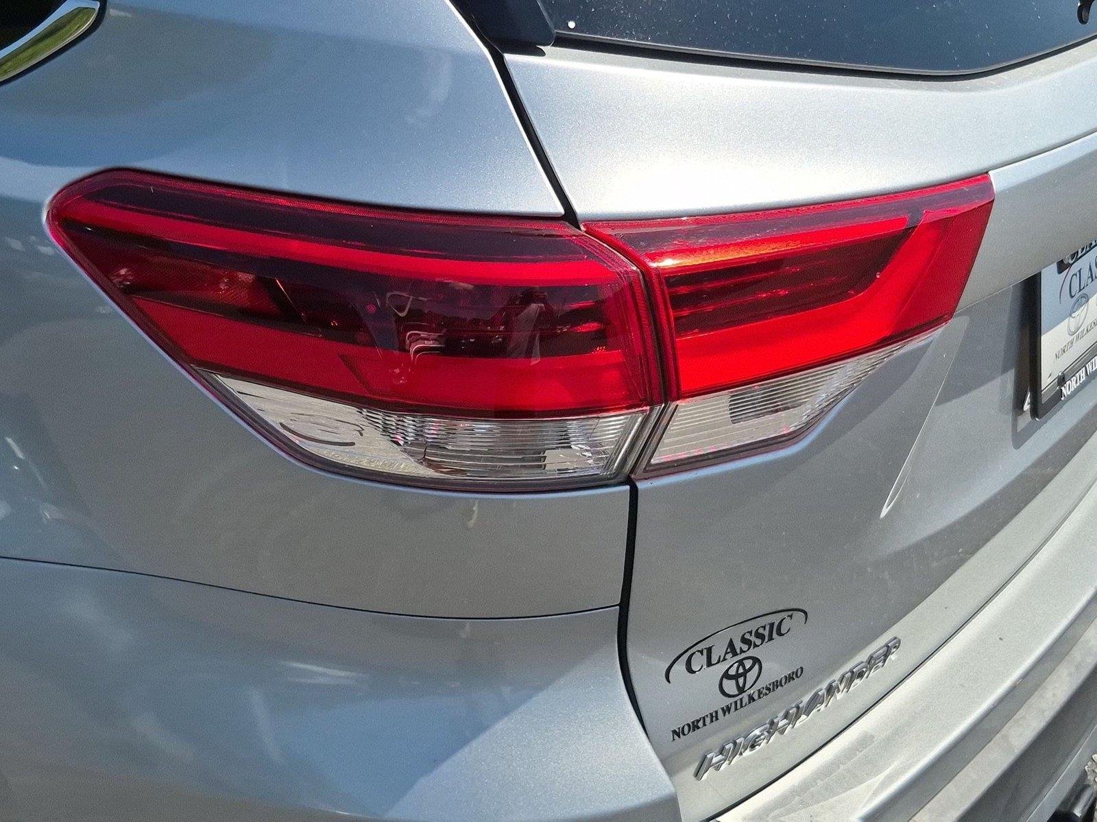 Used 2018 Celestial Silver Metallic Toyota SE image 12