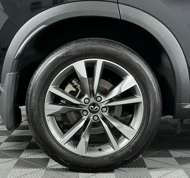 Certified Used 2025 Mineral INFINITI LUXE image 8
