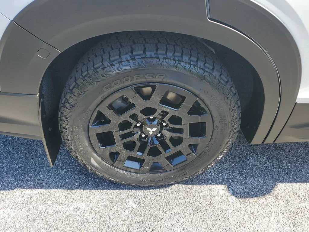 New 2026 White Mitsubishi Trail Edition image 7