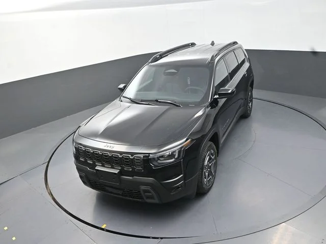 New 2026 Diamond Black Crystal Pearl-Coat Exterior Paint Jeep Laredo image 13