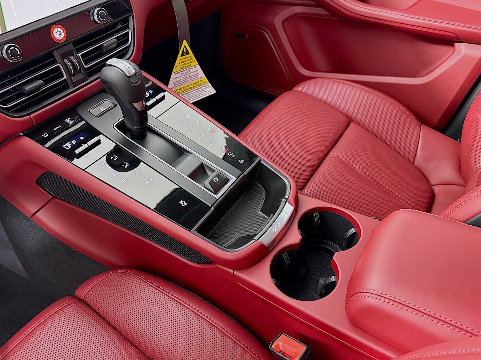 2026 Porsche Macan T - Photo 21