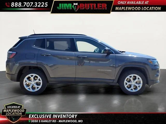 Used 2024  Jeep Latitude image 5