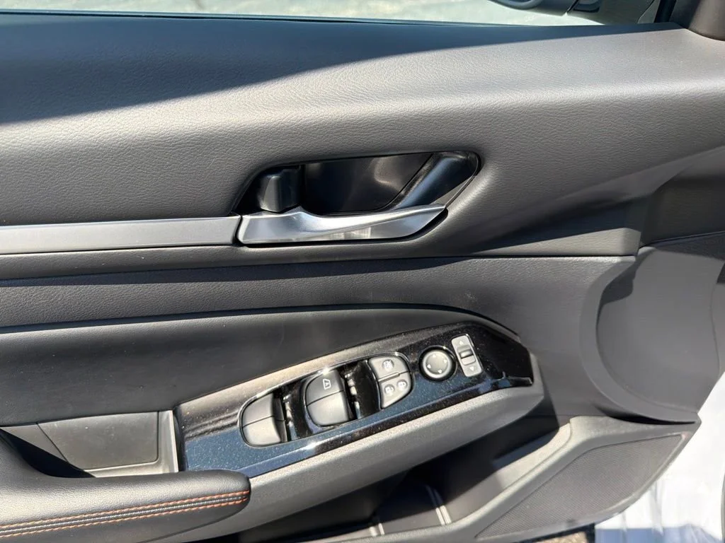 Used 2025 Gray Nissan SR image 15