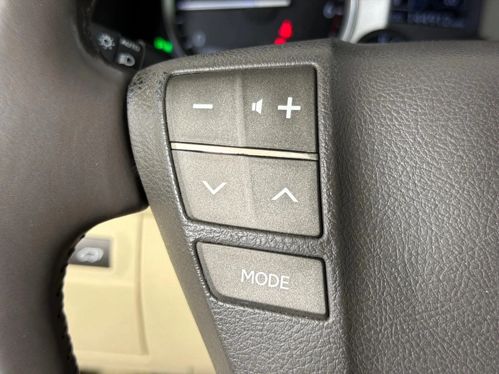 Used 2013 Starfire Pearl Lexus  image 27