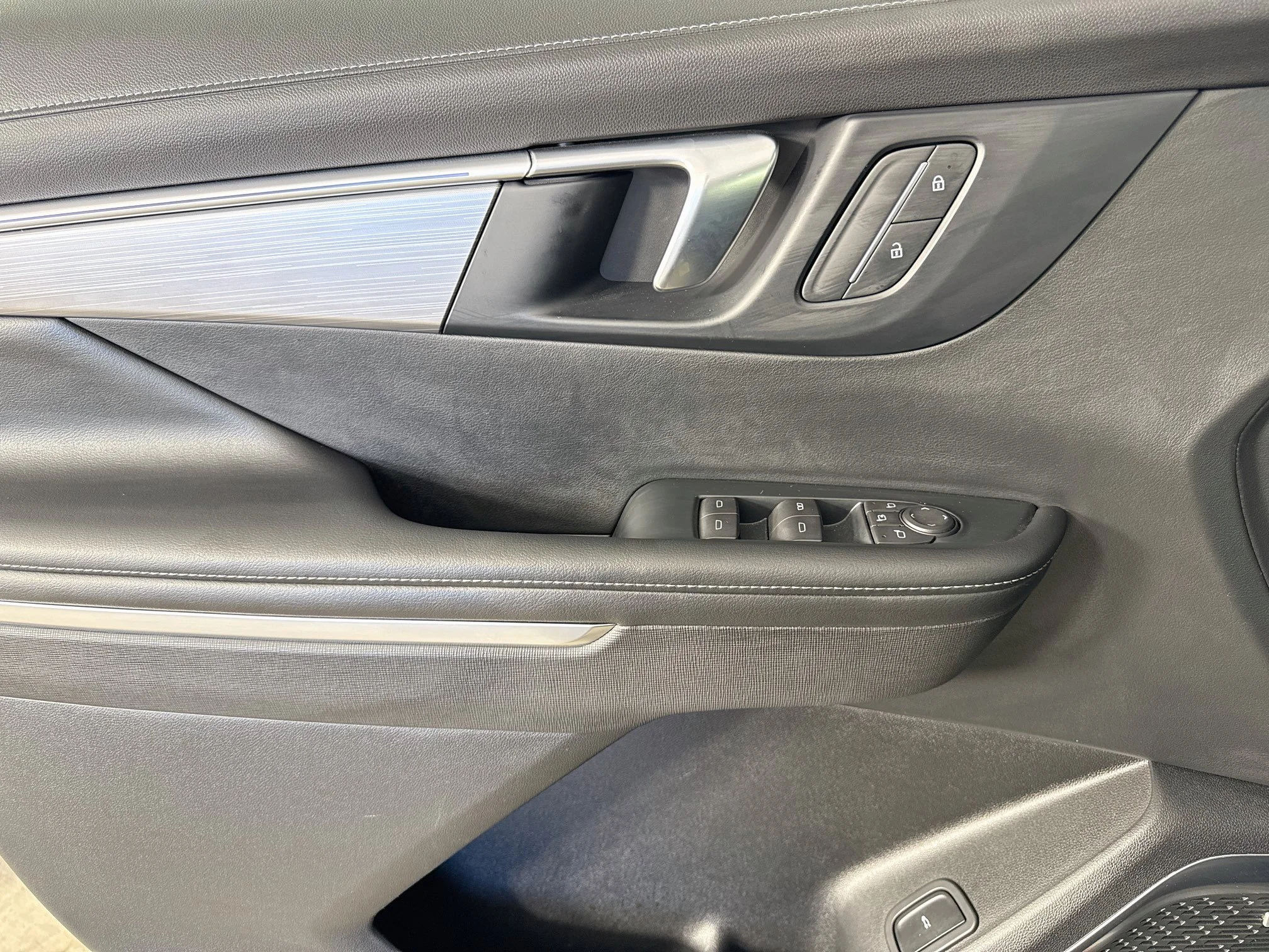 Used 2025 Ebony Twilight Metallic Buick Preferred image 20