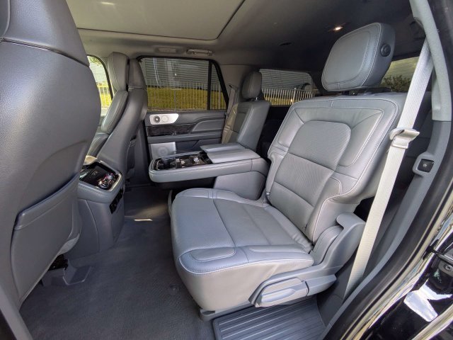Used 2018 Black Lincoln Reserve image 14