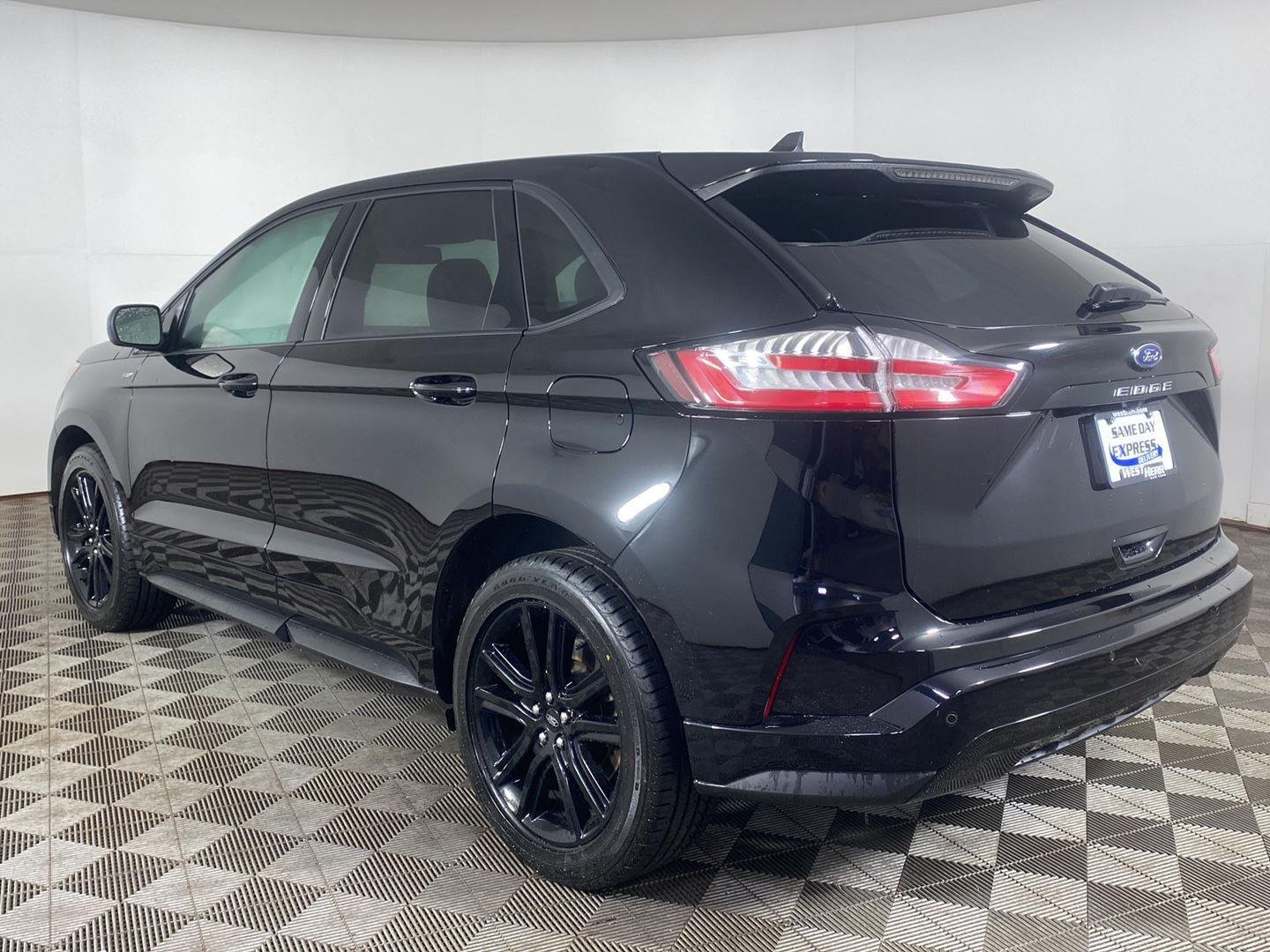 Used 2023 Agate Black Ford ST-Line image 27