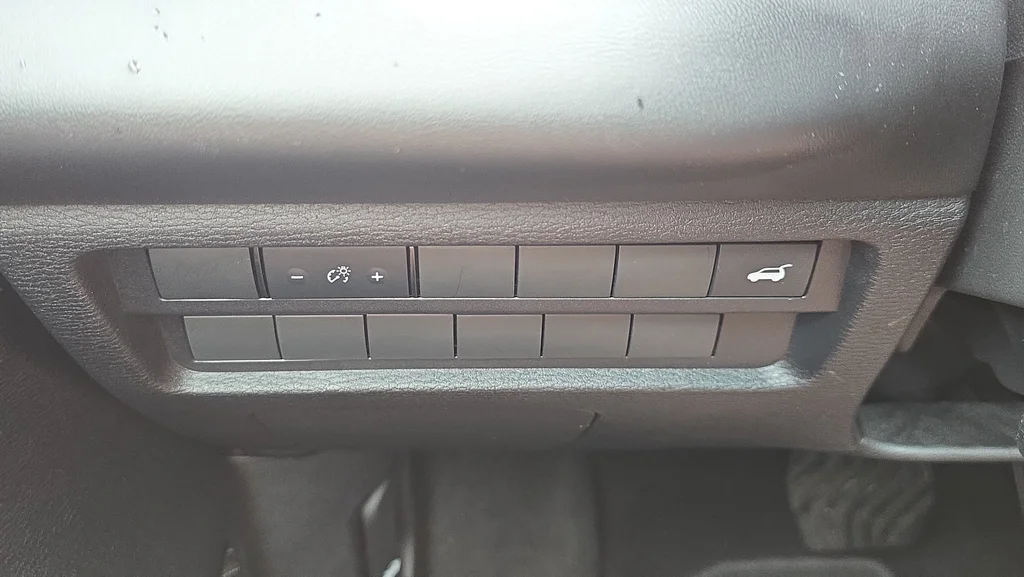 2025 Mitsubishi Outlander SE - Photo 28