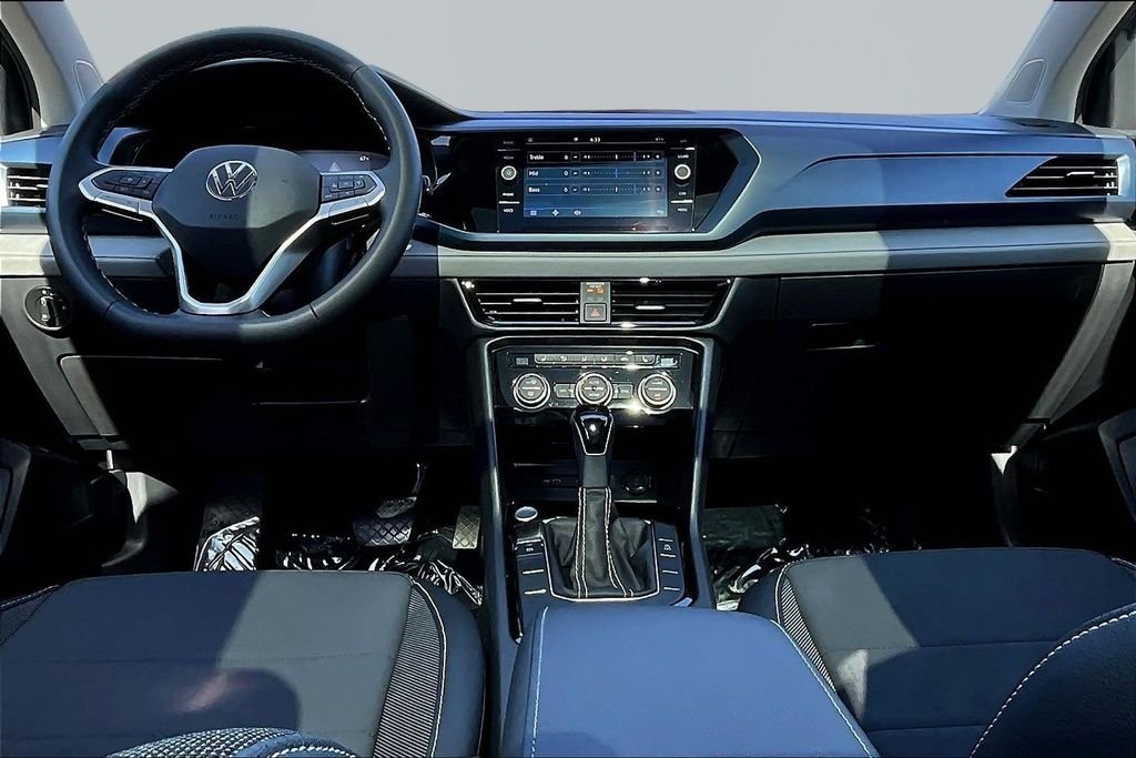 Used 2024 Gray Volkswagen 1.5T SE image 7