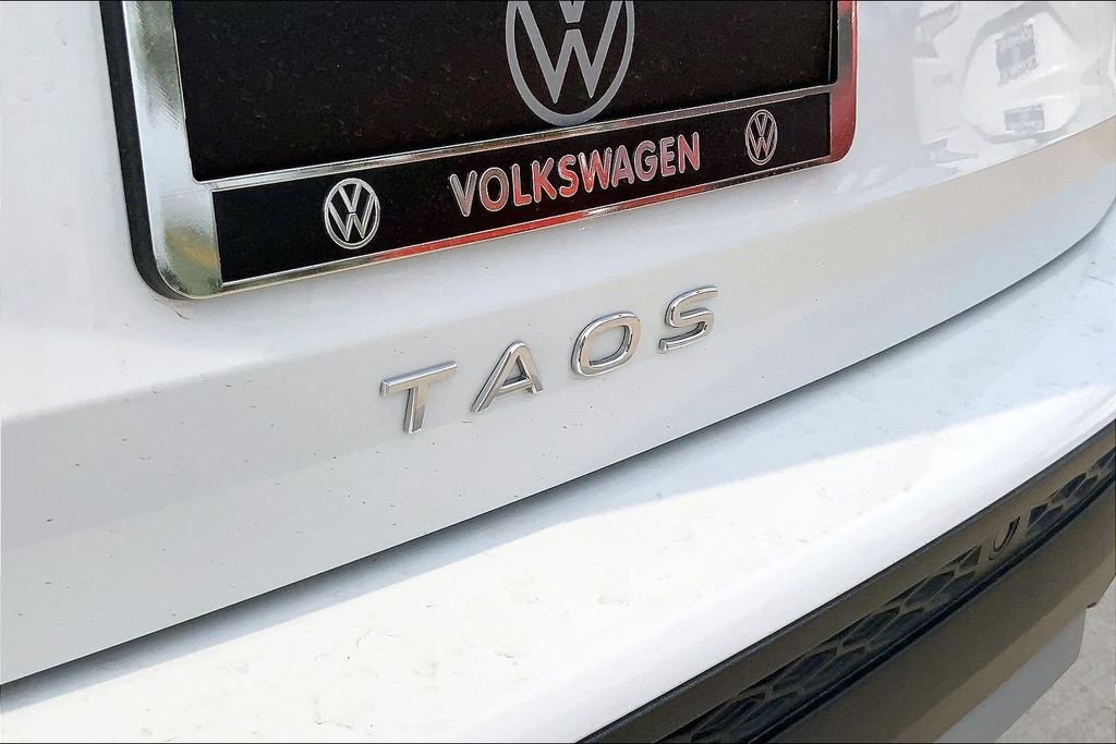 Certified Used 2025 Pure White Volkswagen 1.5T SE image 8
