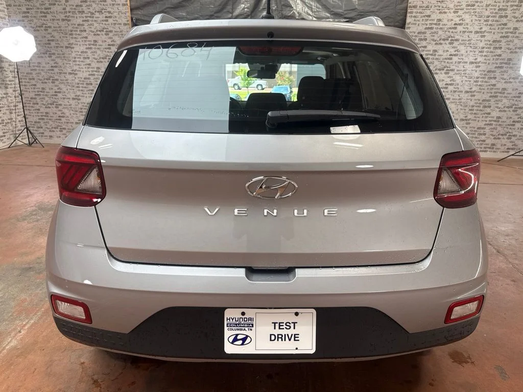 New 2026 Shimmering Silver Hyundai SEL image 6