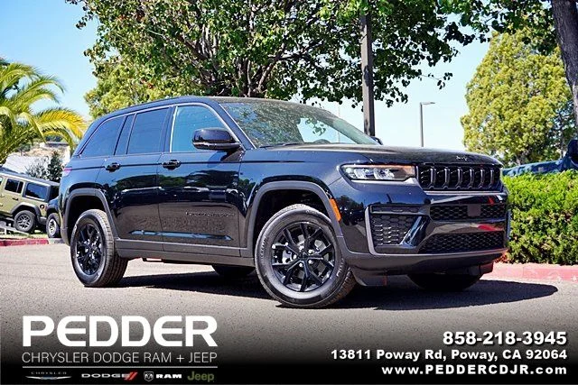 New 2026 Diamond Black Crystal Pearl-Coat Exterior Paint Jeep Altitude image 1