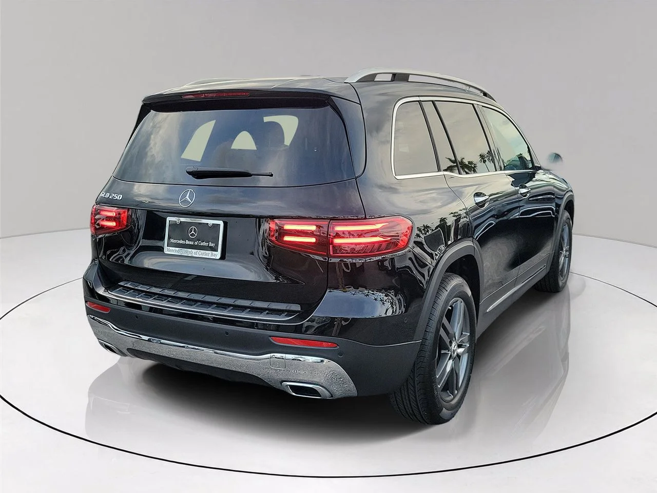 New 2026 Night Black Mercedes-Benz GLB 250 image 4