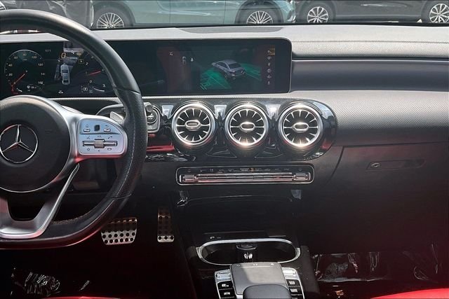 Used 2019 White Mercedes-Benz A 220 image 5