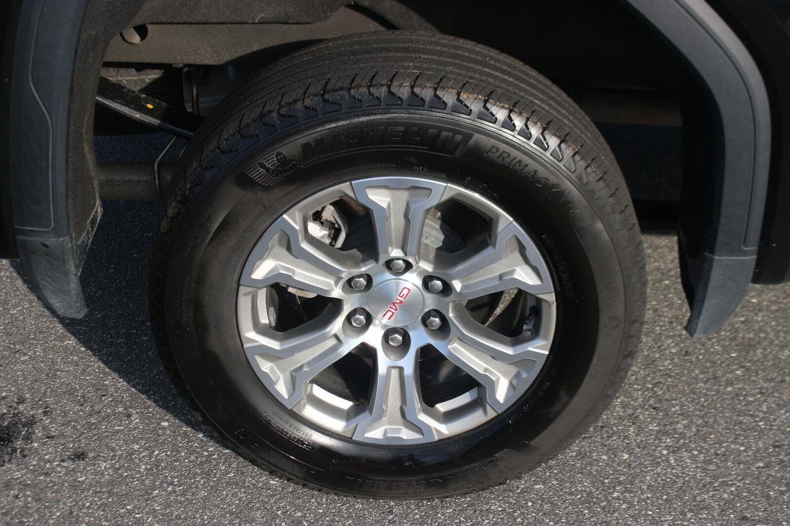 Used 2025 Onyx Black GMC SLT image 39