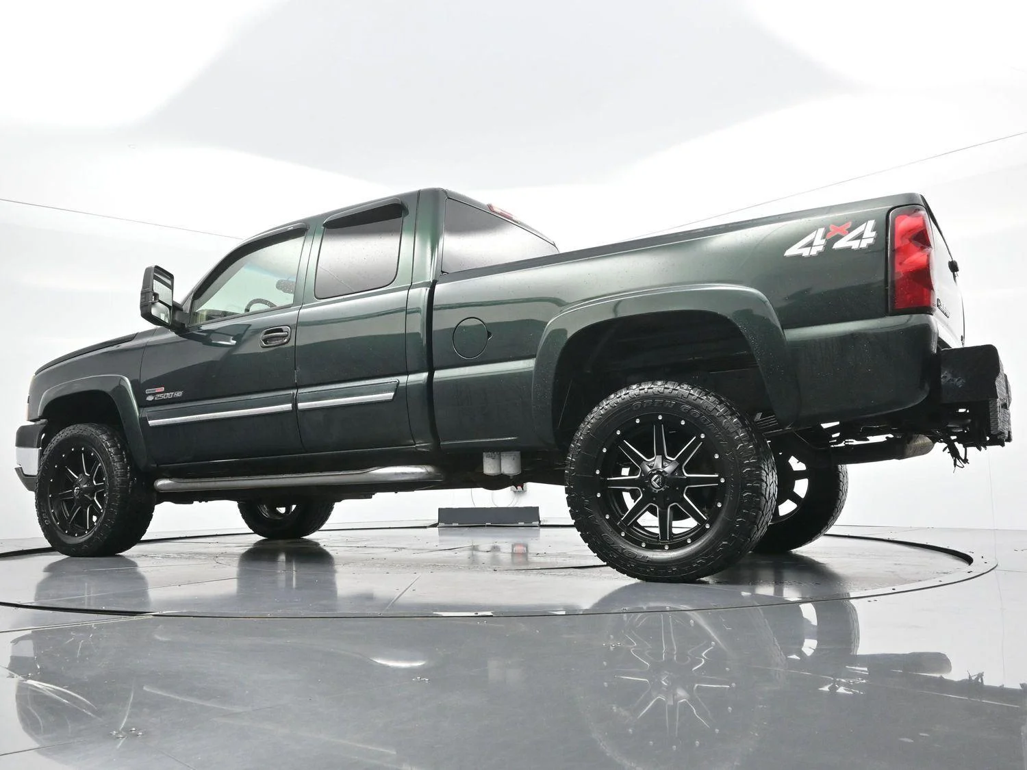 Used 2005 Dark Green Metallic Chevrolet LS image 38