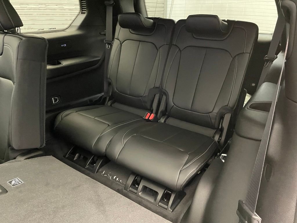 New 2026 Bright White Clear-Coat Exterior Paint Jeep Limited image 16