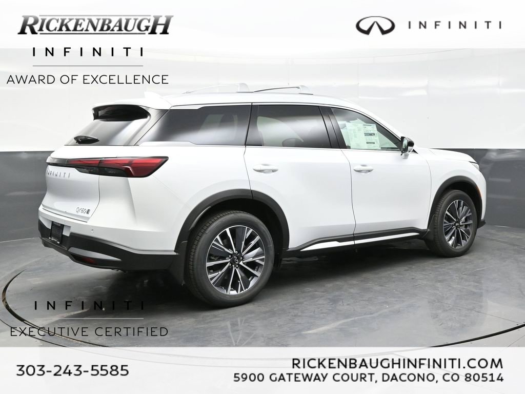 Certified Used 2026 White INFINITI LUXE image 9