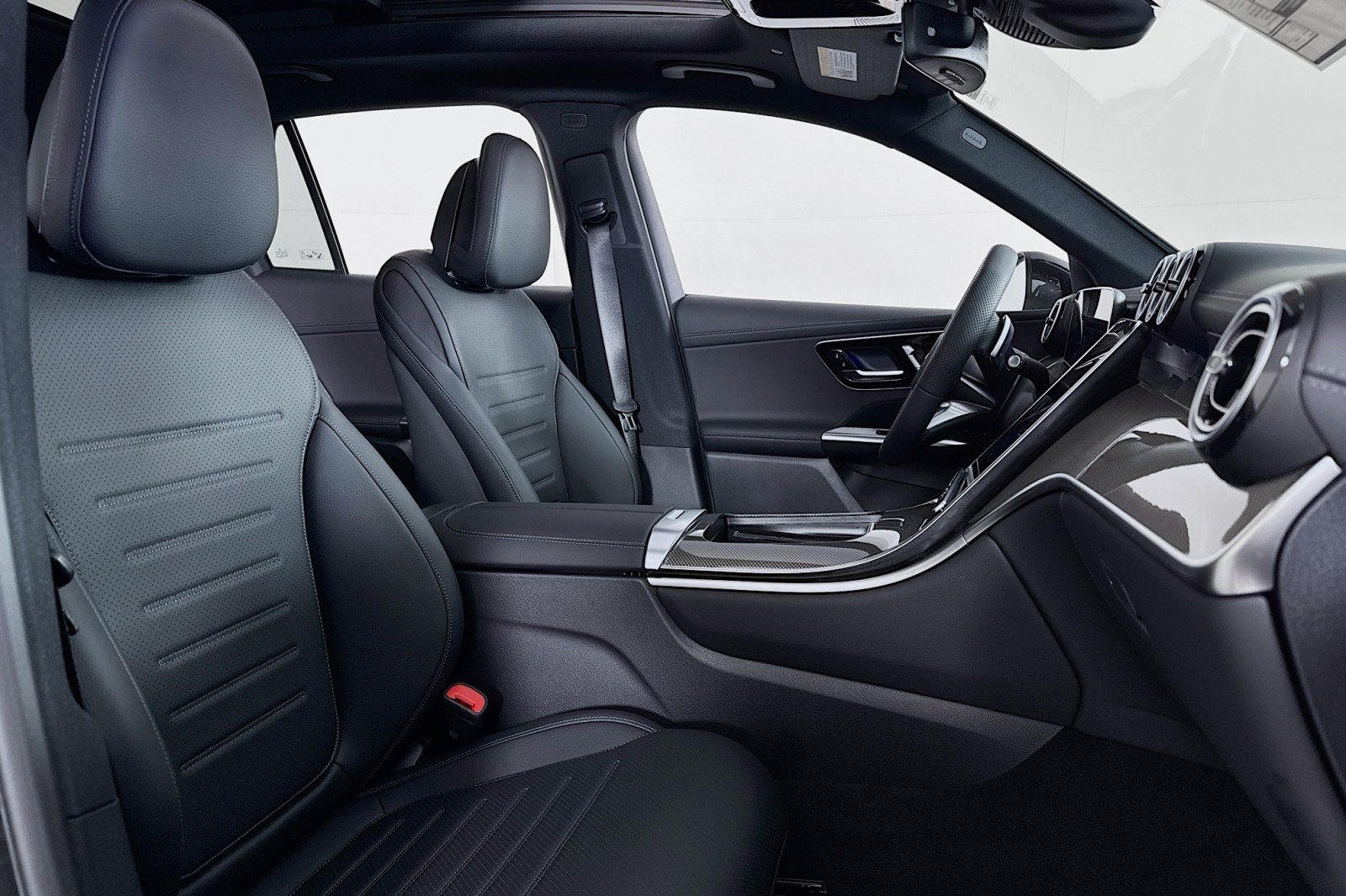 New 2026 Graphite Grey Metallic Mercedes-Benz GLC 300 SUV image 13