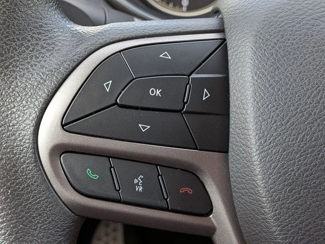 Used 2020 Silver Jeep Latitude image 21