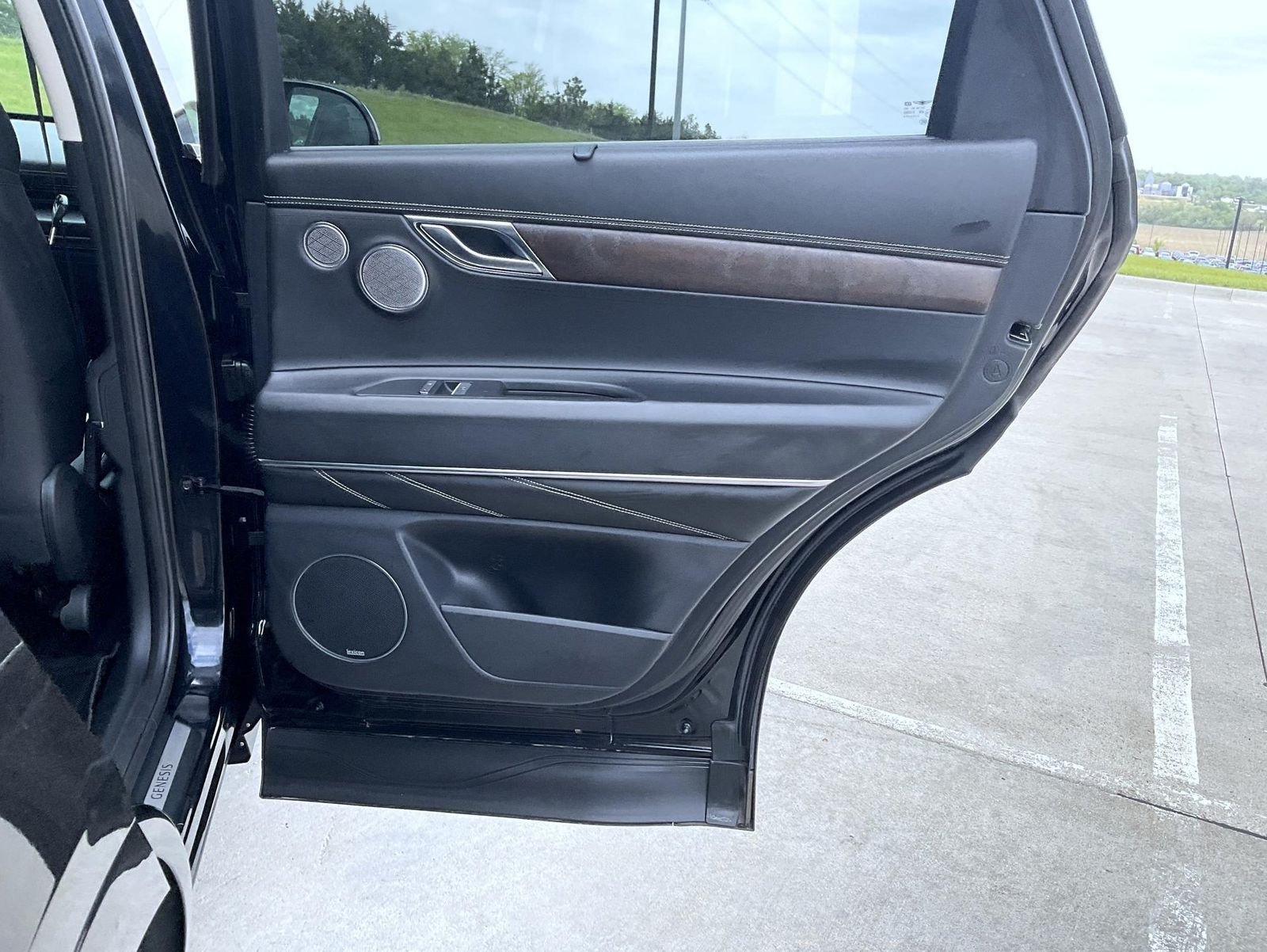 Used 2021 Black Genesis 2.5T image 21