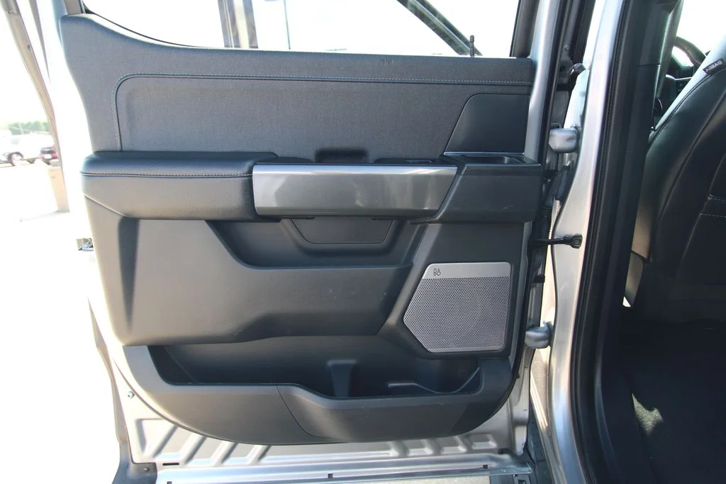 Used 2023  Ford Lariat image 43