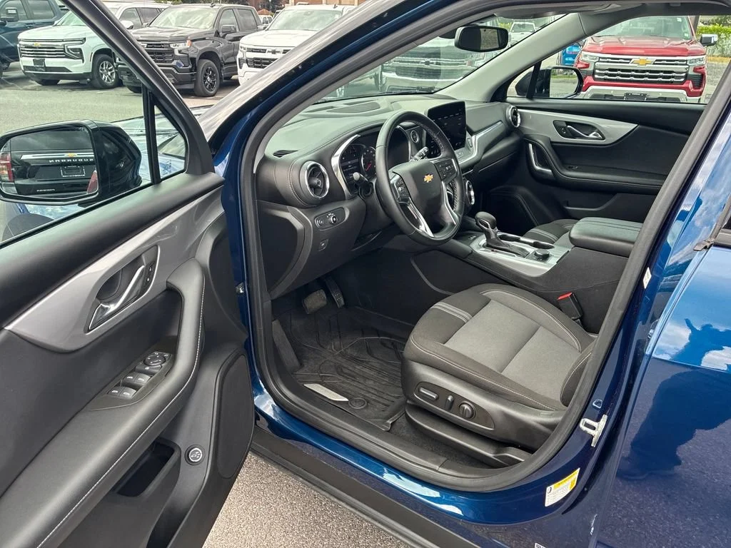 Used 2023 BLUE GLOW METALLIC Chevrolet LT image 10