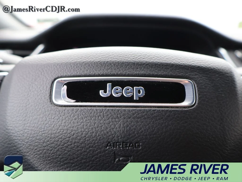 Used 2024 Silver Jeep Altitude image 28