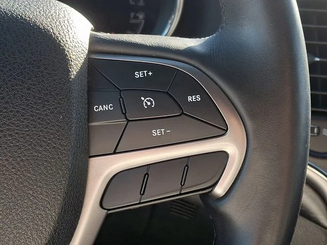 Used 2018 Gray Jeep Altitude image 21