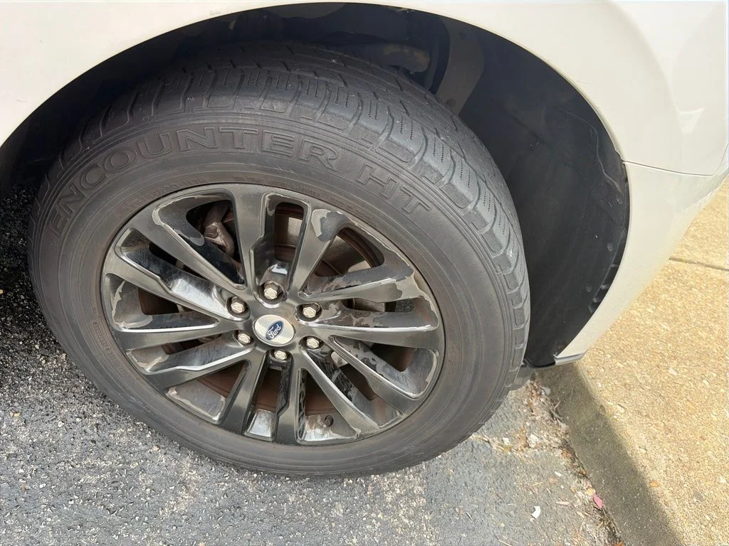 Used 2019  Ford Limited image 14