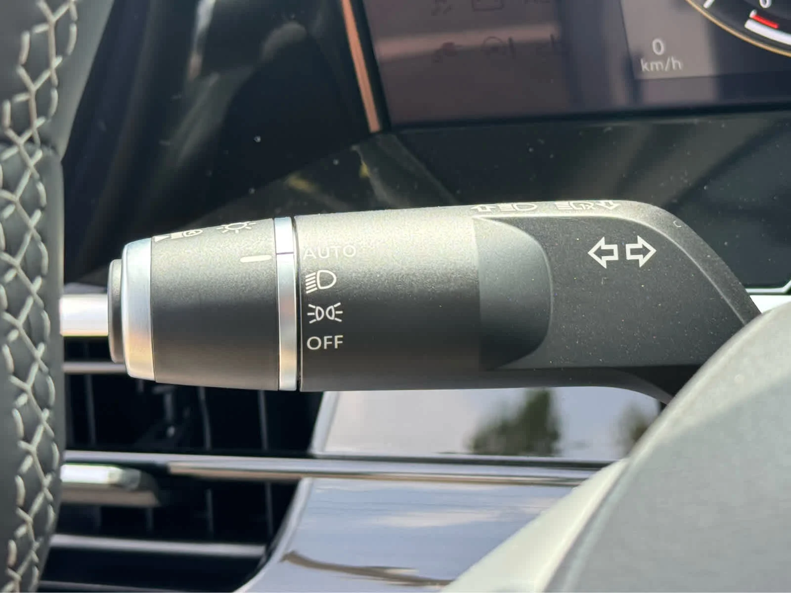 New 2026 RADIANT WHITE INFINITI Luxe 2WD image 16